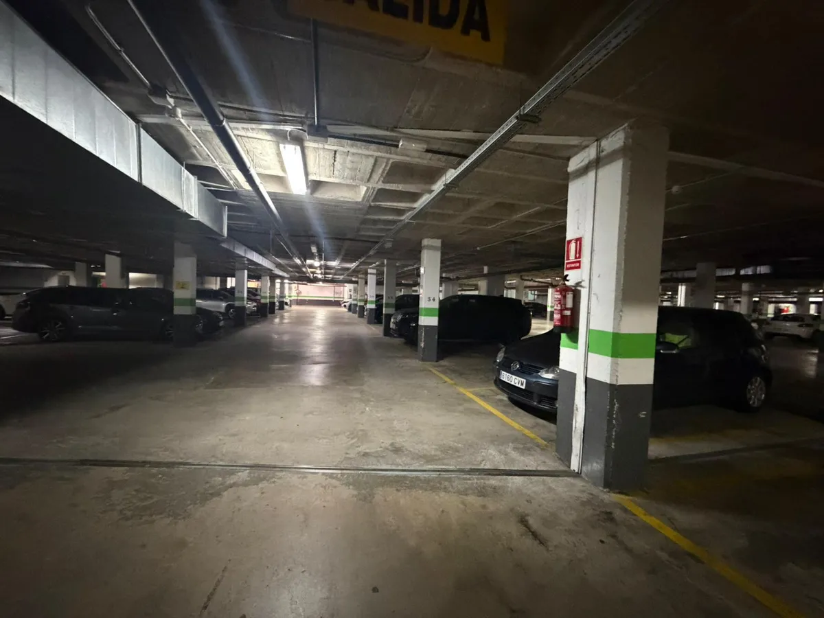 Acceso Parking Compostela